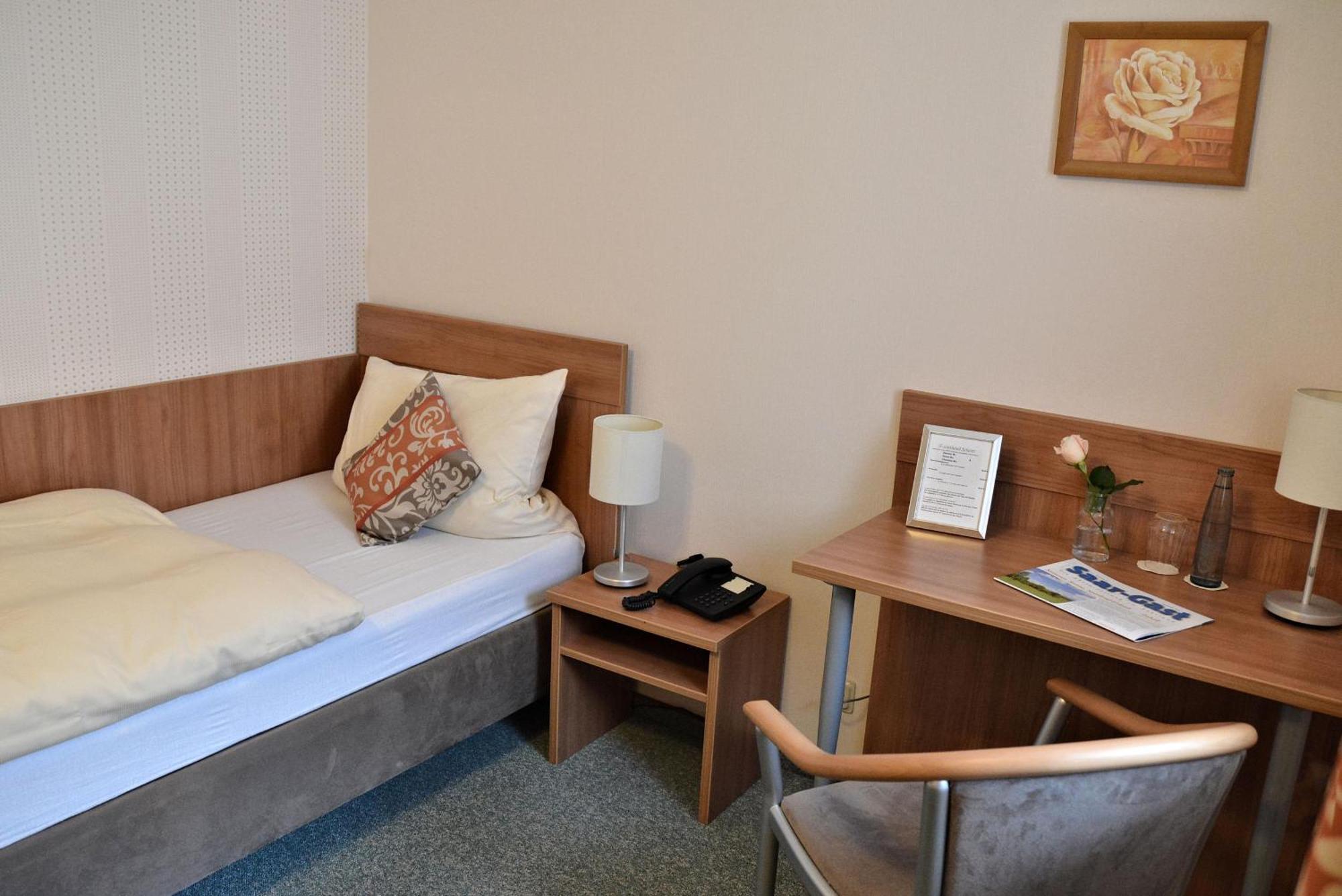 Rosenhotel Scherer Schiffweiler Eksteriør billede